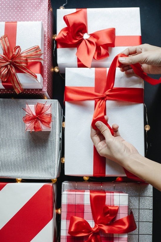 4 Tips to Choosing the Perfect Personalized Gift - AmourPrints